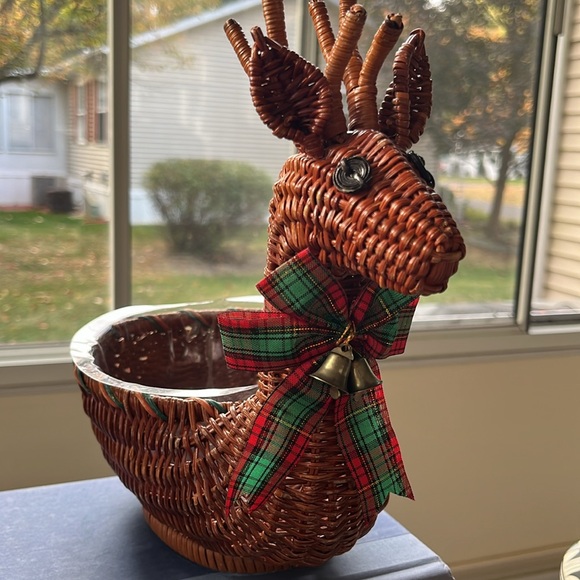 Other - Vintage Reindeer Wicker Basket 10"x10" Christmas Decoration Organizer Planter.